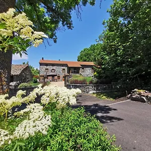 https://le-clos-des-pierres-rouges.hotels-rhonealpes.com