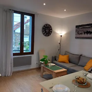 Appartement Beau F2-5mn Aeroport D'orly-parking Prive Gratuit, Paray-Vieille-Poste